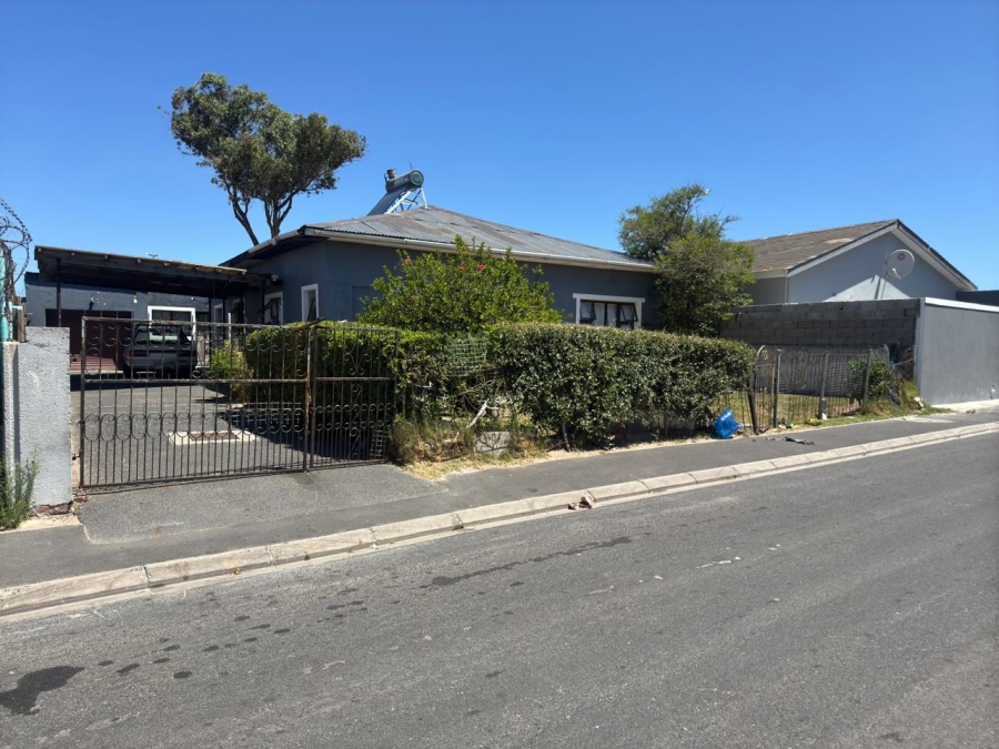 4 Bedroom Property for Sale in Florida Western Cape